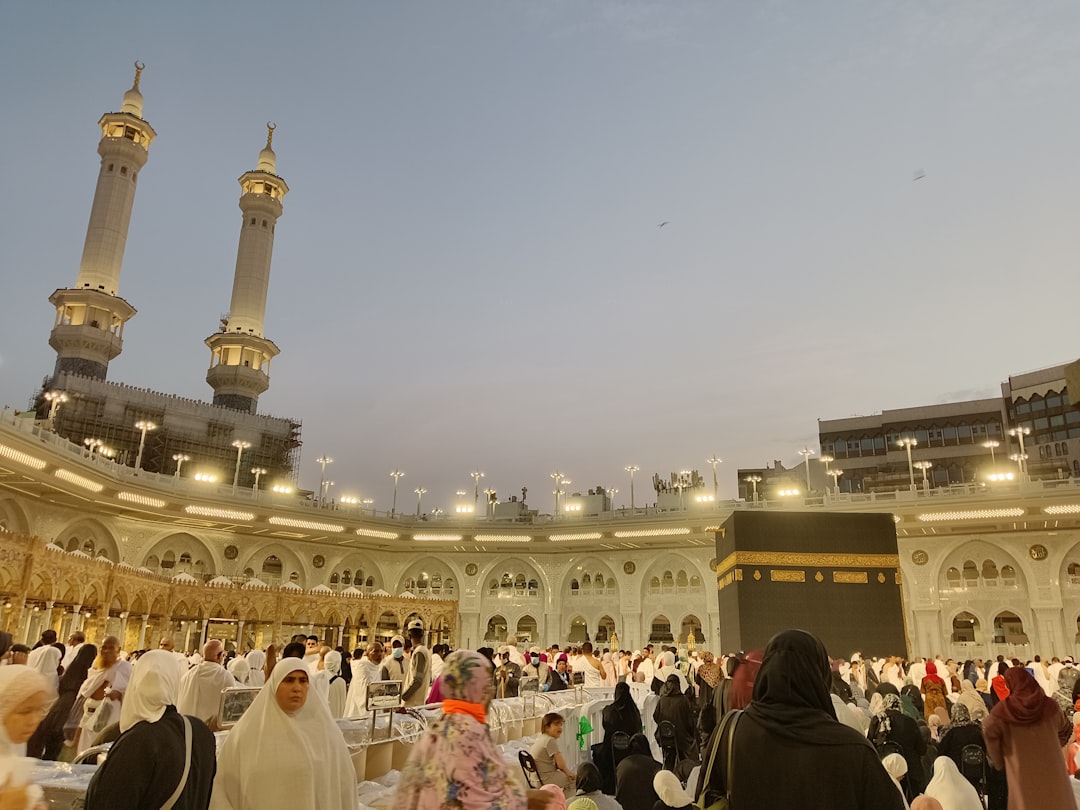 pilgrims-gather-at-the-kaaba-in-mecca-saudi-arabia-oidpkmchkti
